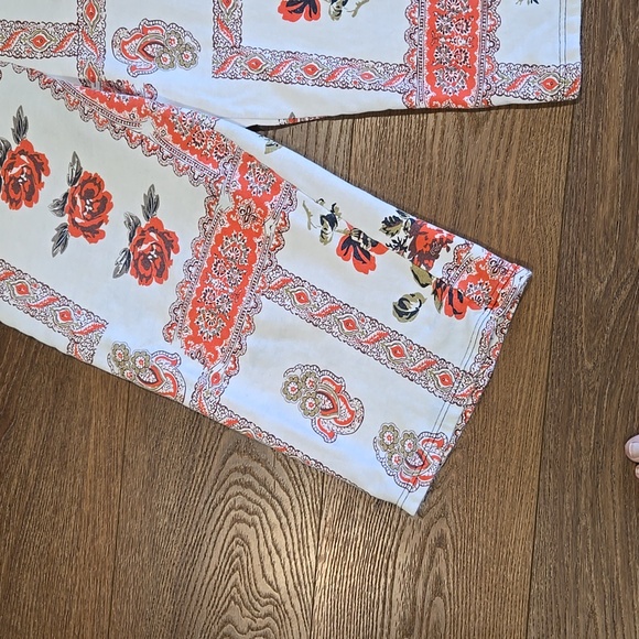 FREE PEOPLE MOVEMENT...HAREM BOHO CROP SWEATS... #6664 - Picture 3 of 7